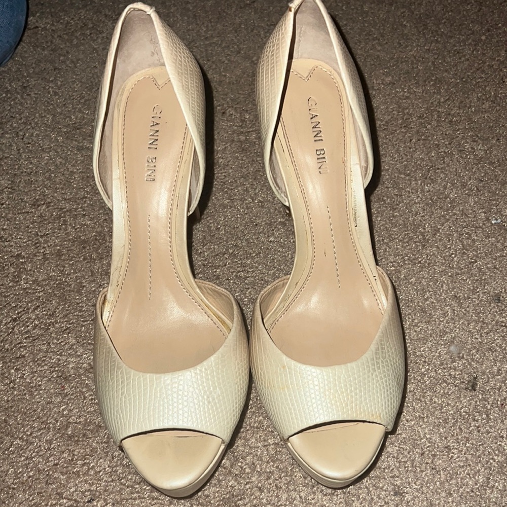 Giani Bini Crème Pumps